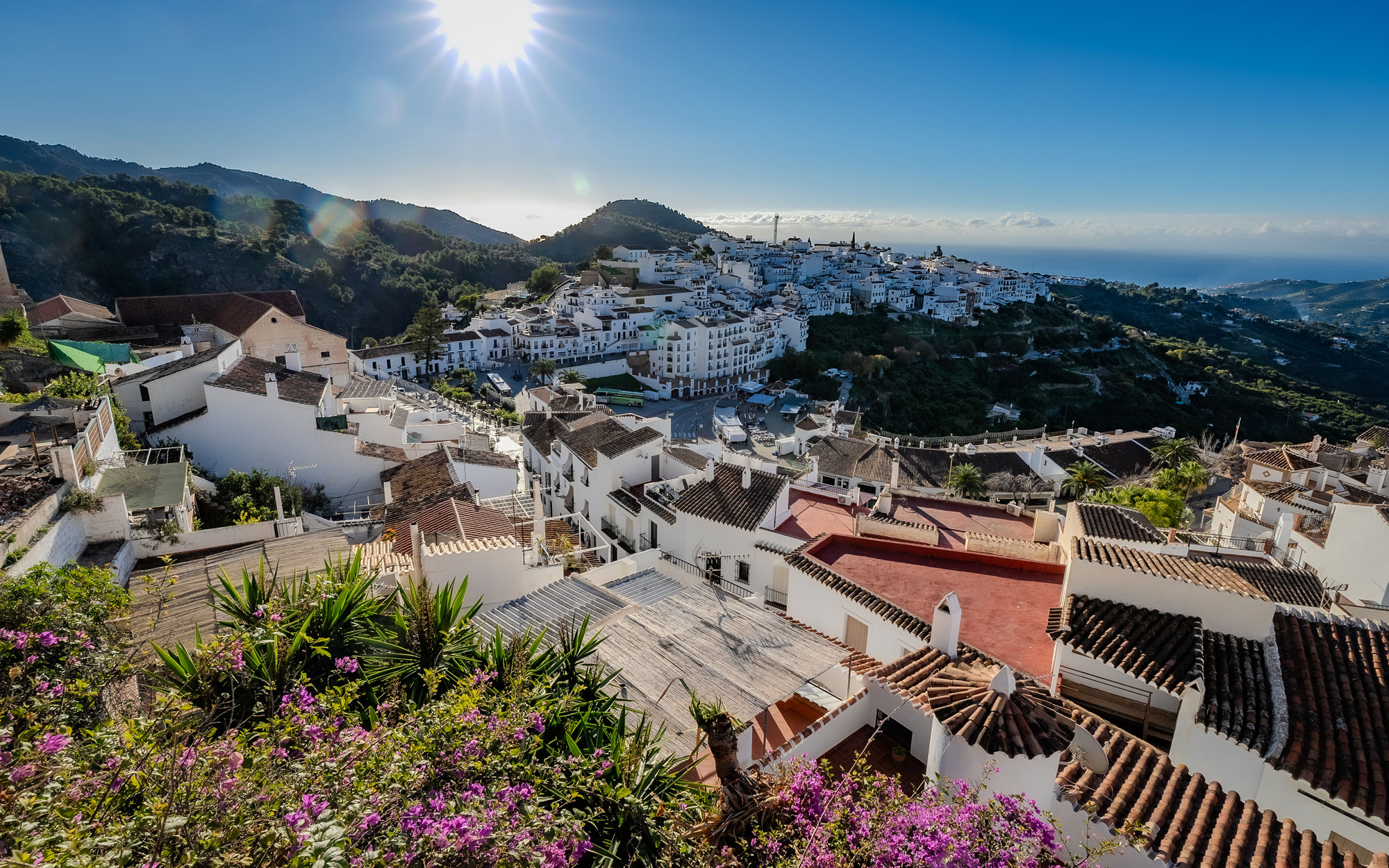 弗里希利亚纳小镇（Frigiliana）山顶俯瞰地中海美景